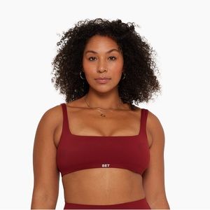 Sport Body Square Back Bra in a Size Medium Color Scarlet